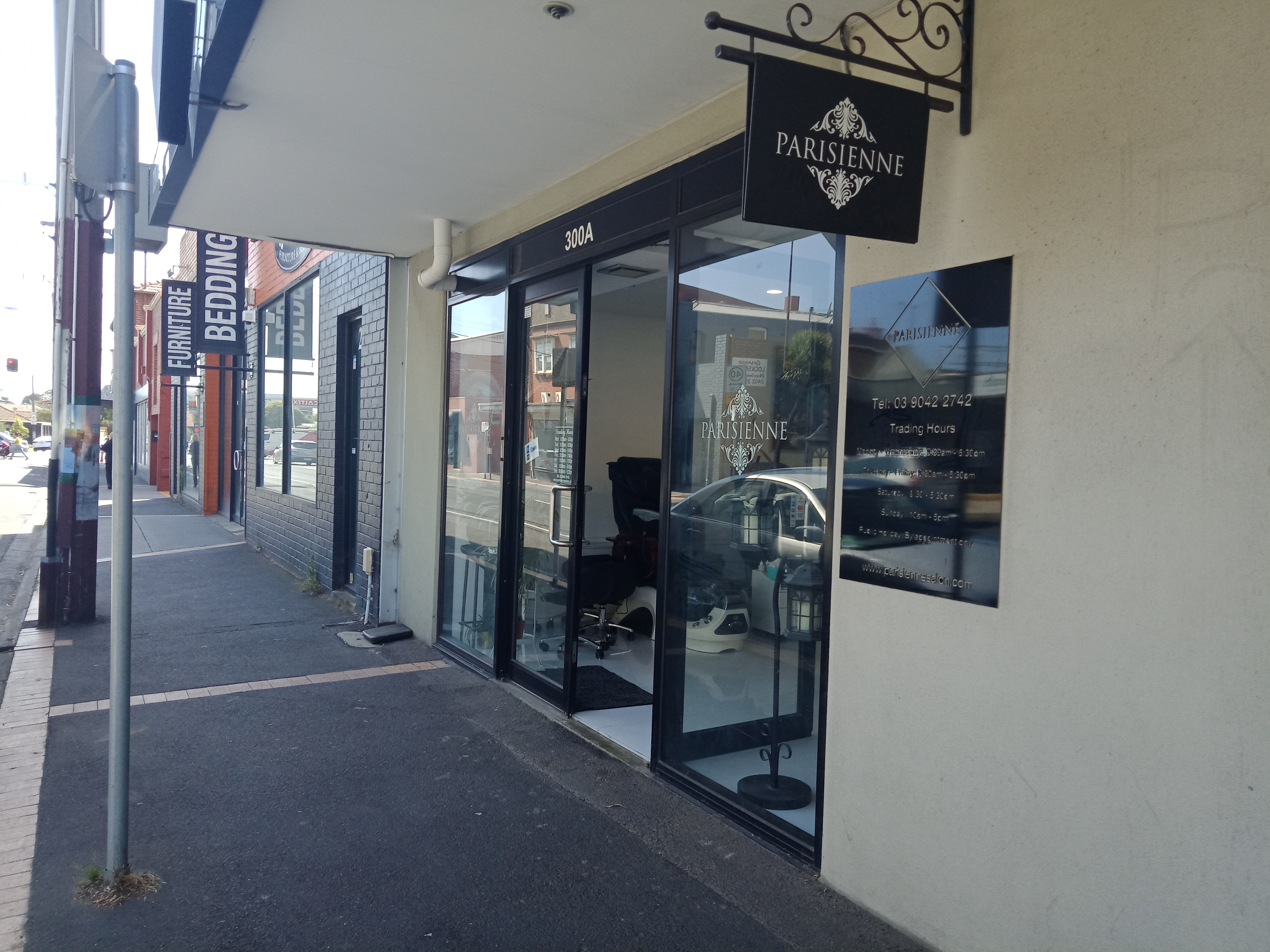 Parisienne Salon image 2