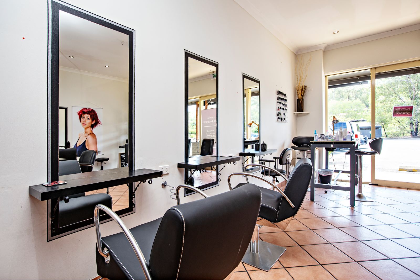 Jewels Beauty & Hair Oxenford Haircut and Hairdressing Hair Colouring Bookwell