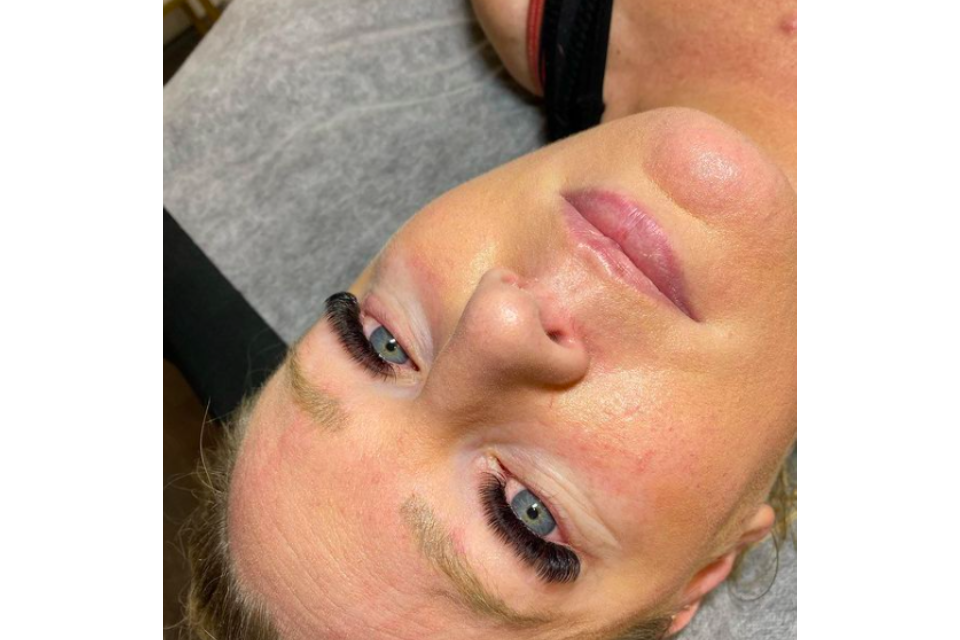 Dear Lash Babe image 8