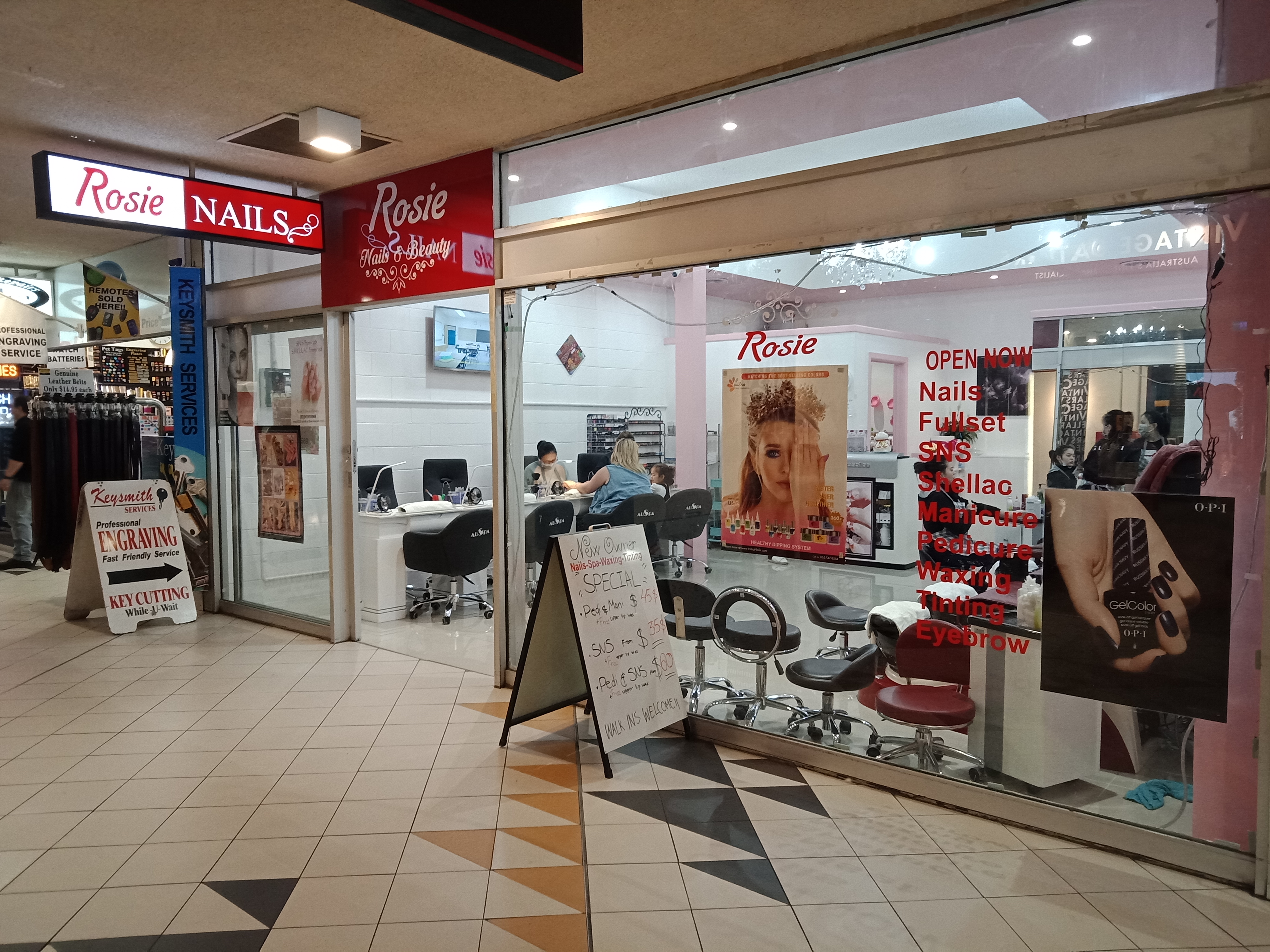 Rosie Nails & Beauty image 2