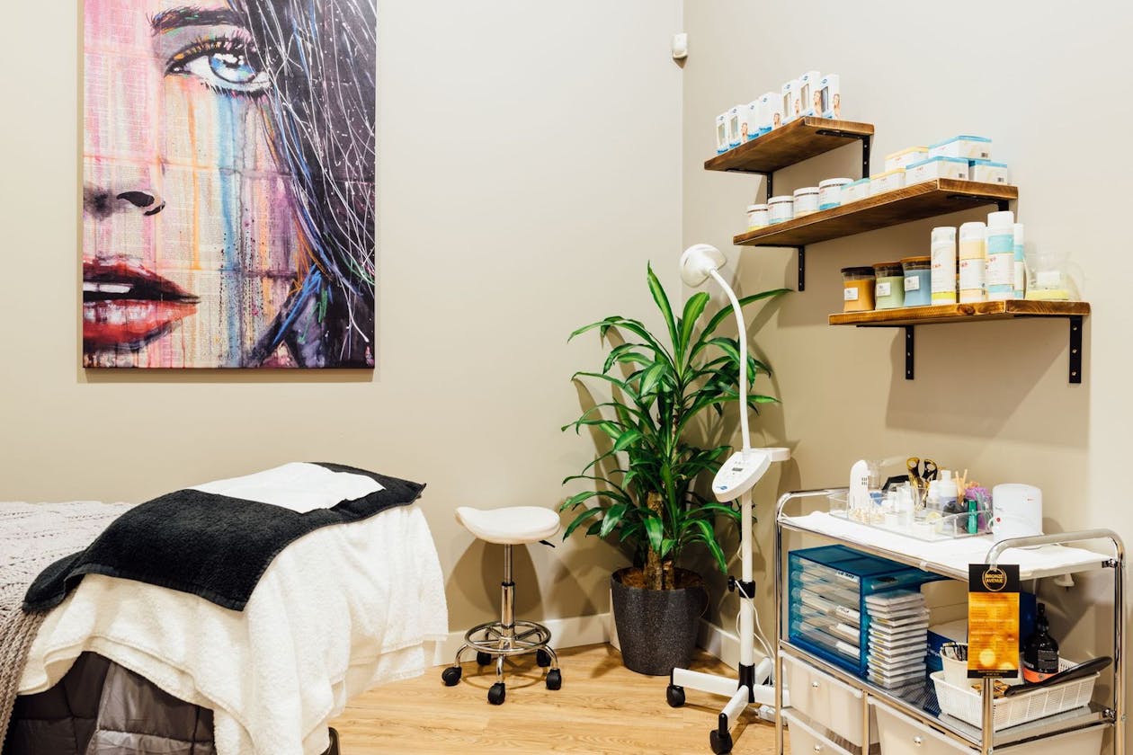 Bronze Avenue image 7