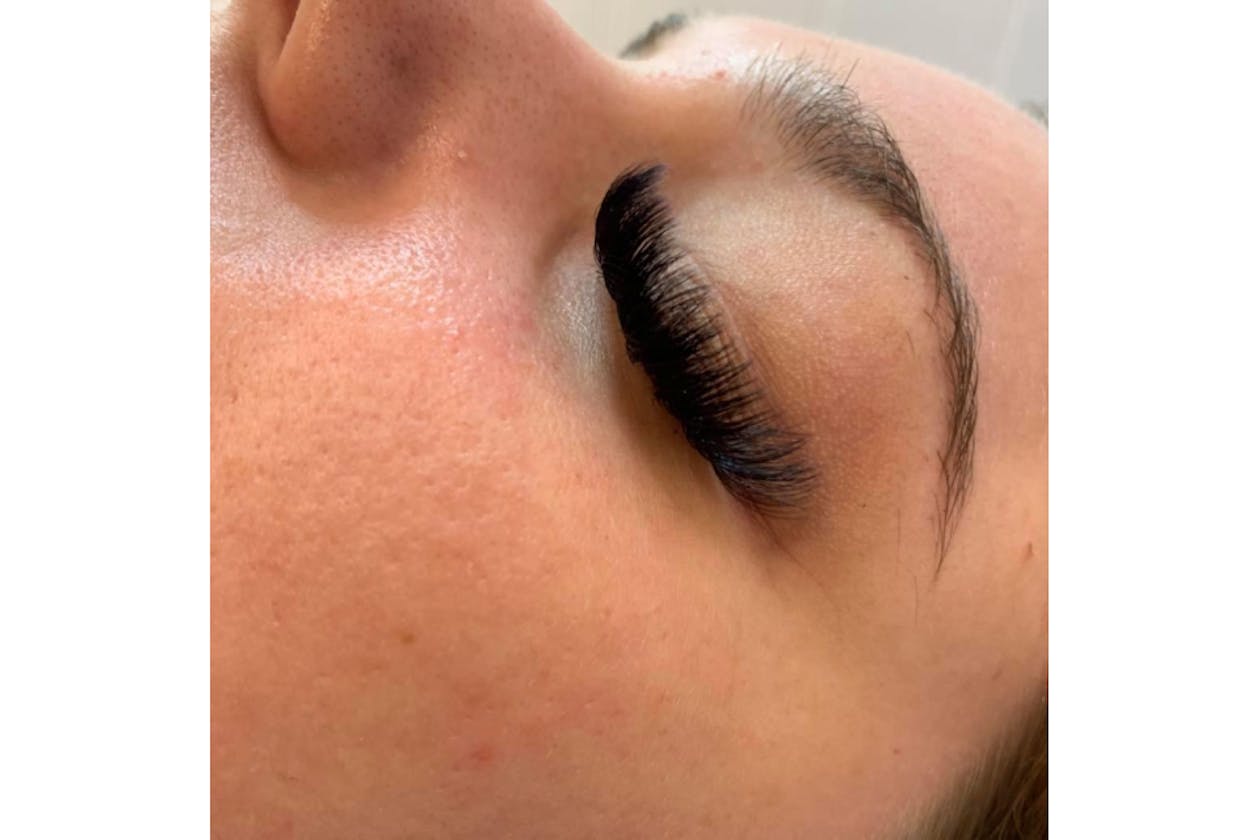 Queen Bee Beauty Studio image 14