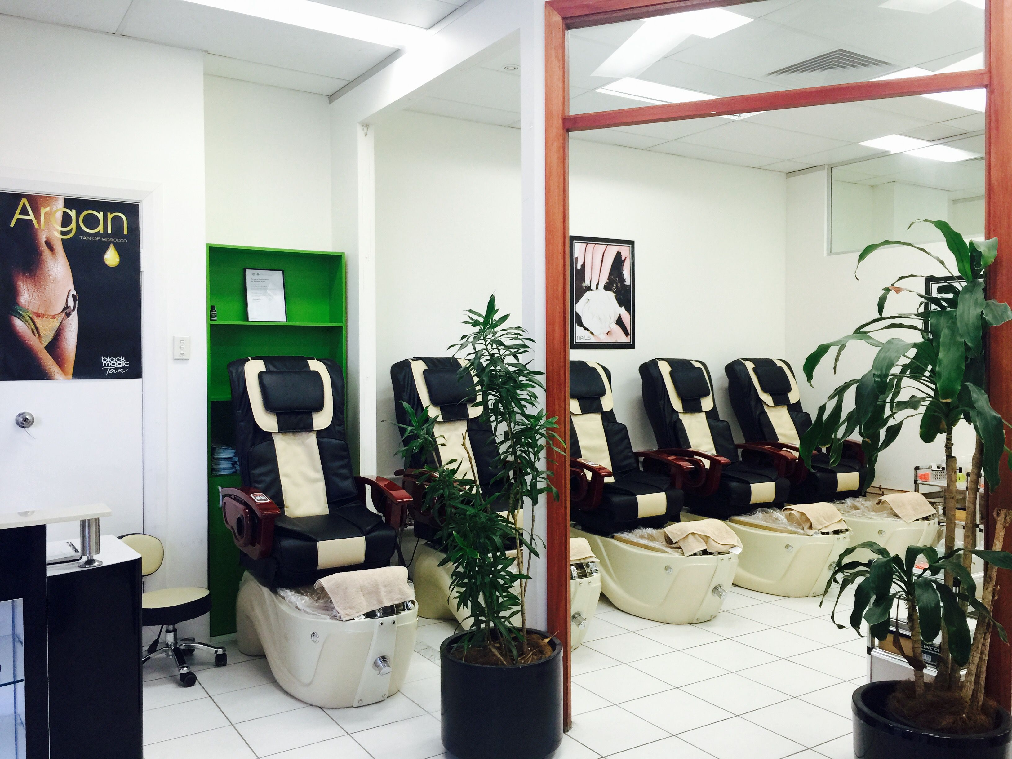 Luxy Nails & Beauty image 3