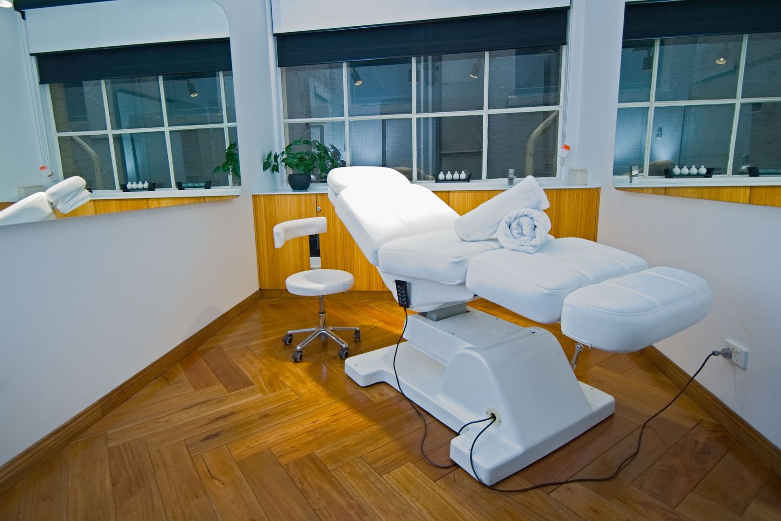 Accent Nail Bar image 5