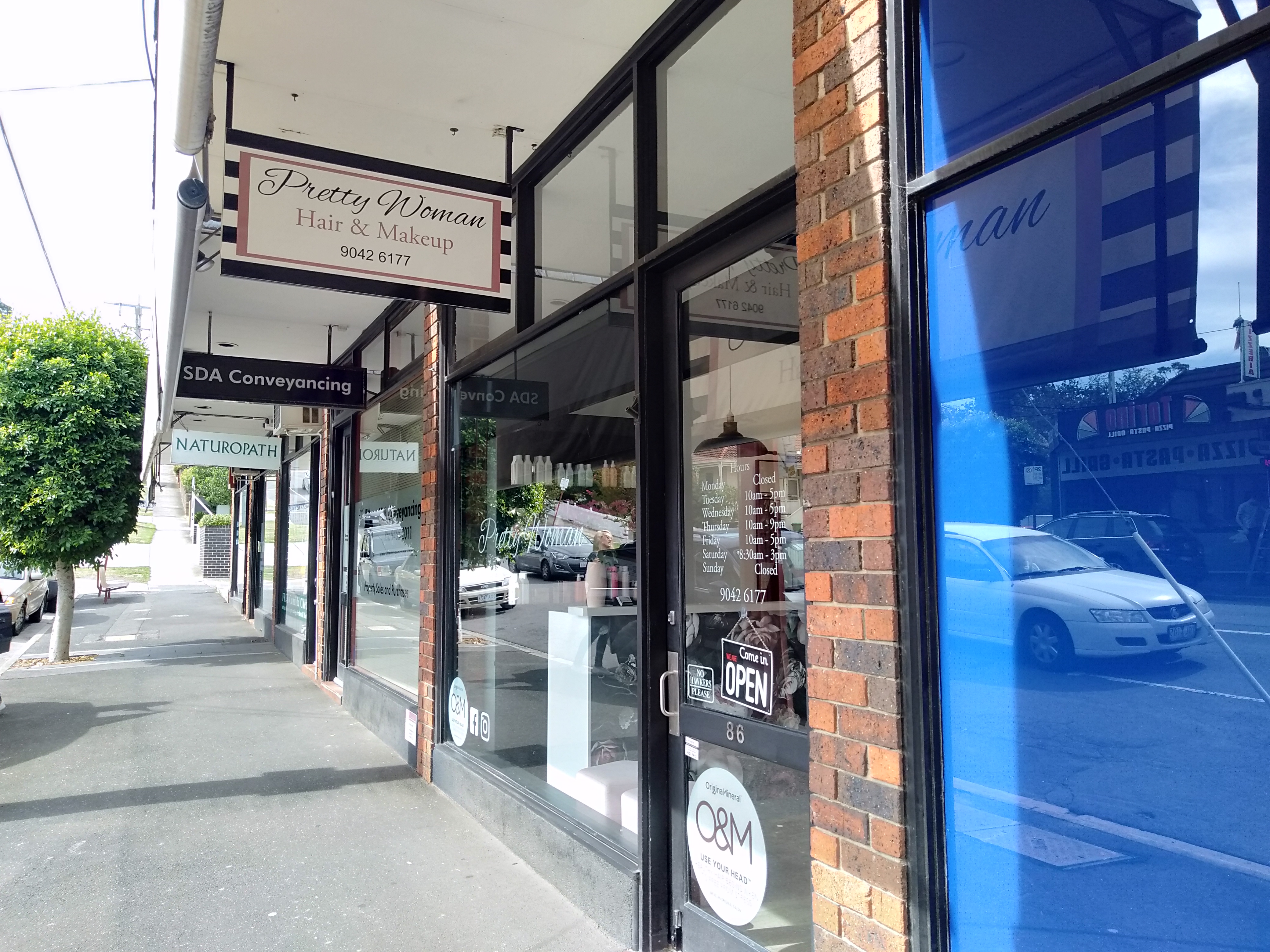 Pretty Woman Hair & Makeup image 2