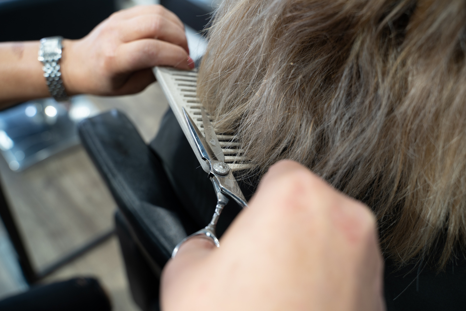 No Loose Ends Hairstyling image 8