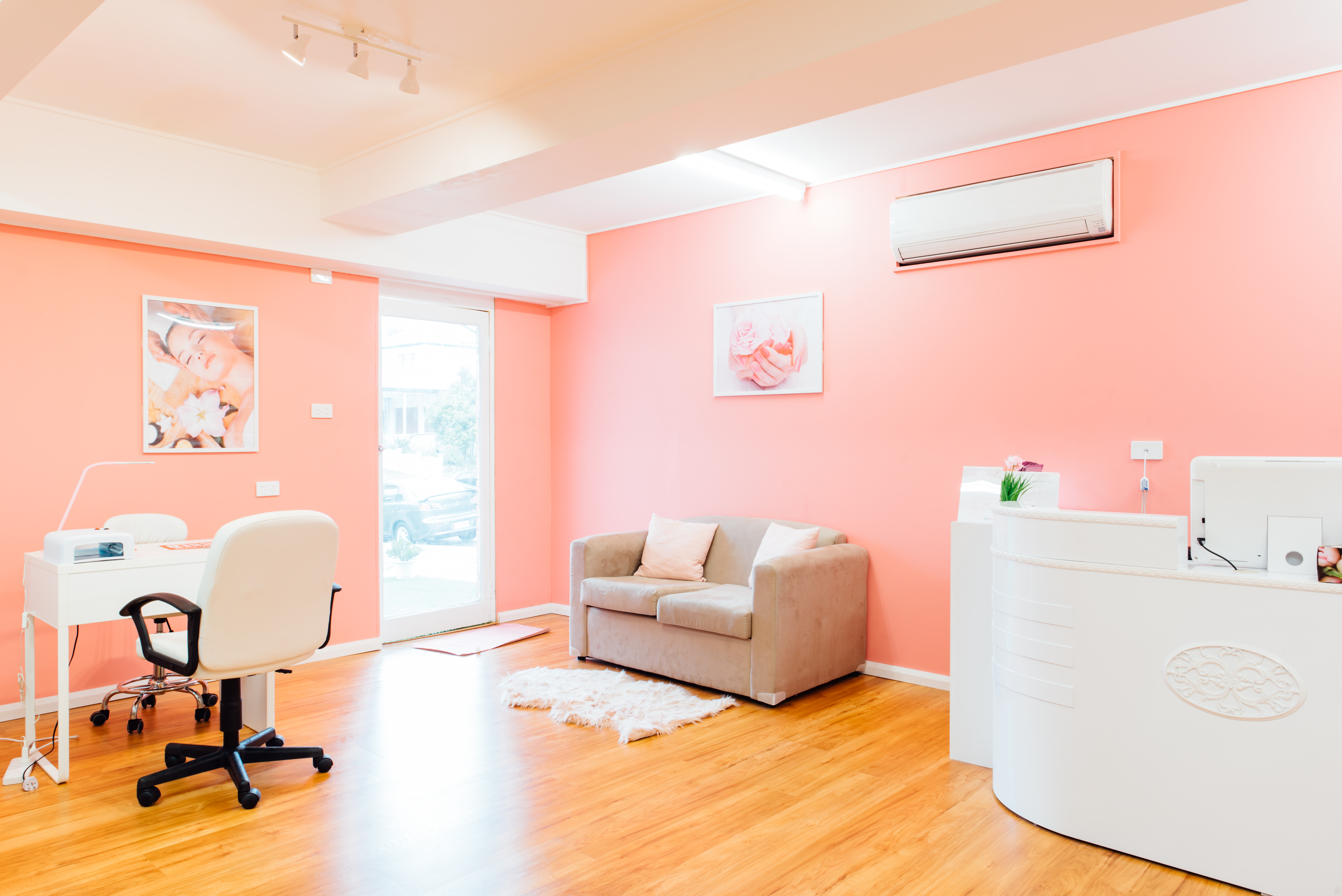 Glitzy Glam Beauty Salon image 3