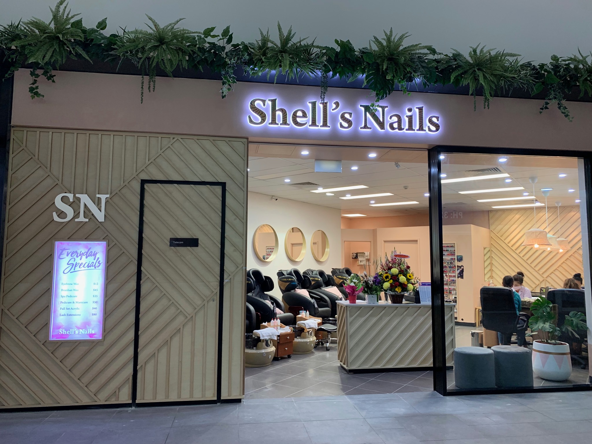 Best salons for hybrid nail polish in New Farm, Brisbane | Fresha