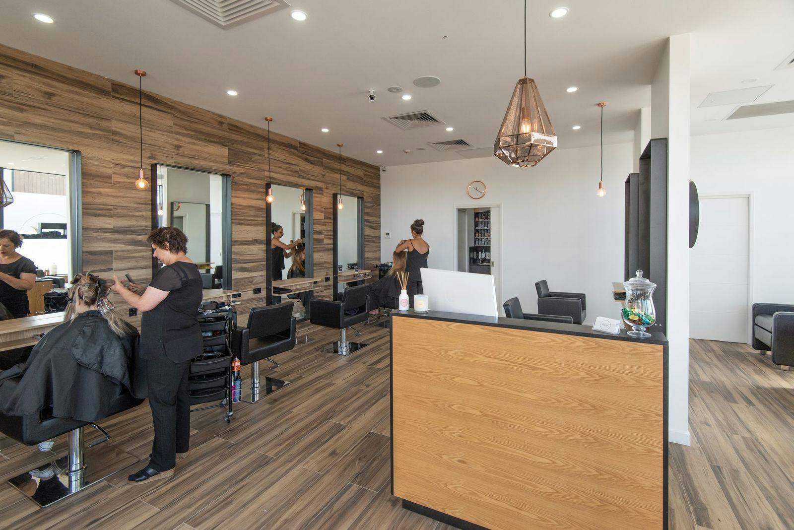 El and Co Hair Studio Cranbourne West Haircut and Hairdressing Bookwell