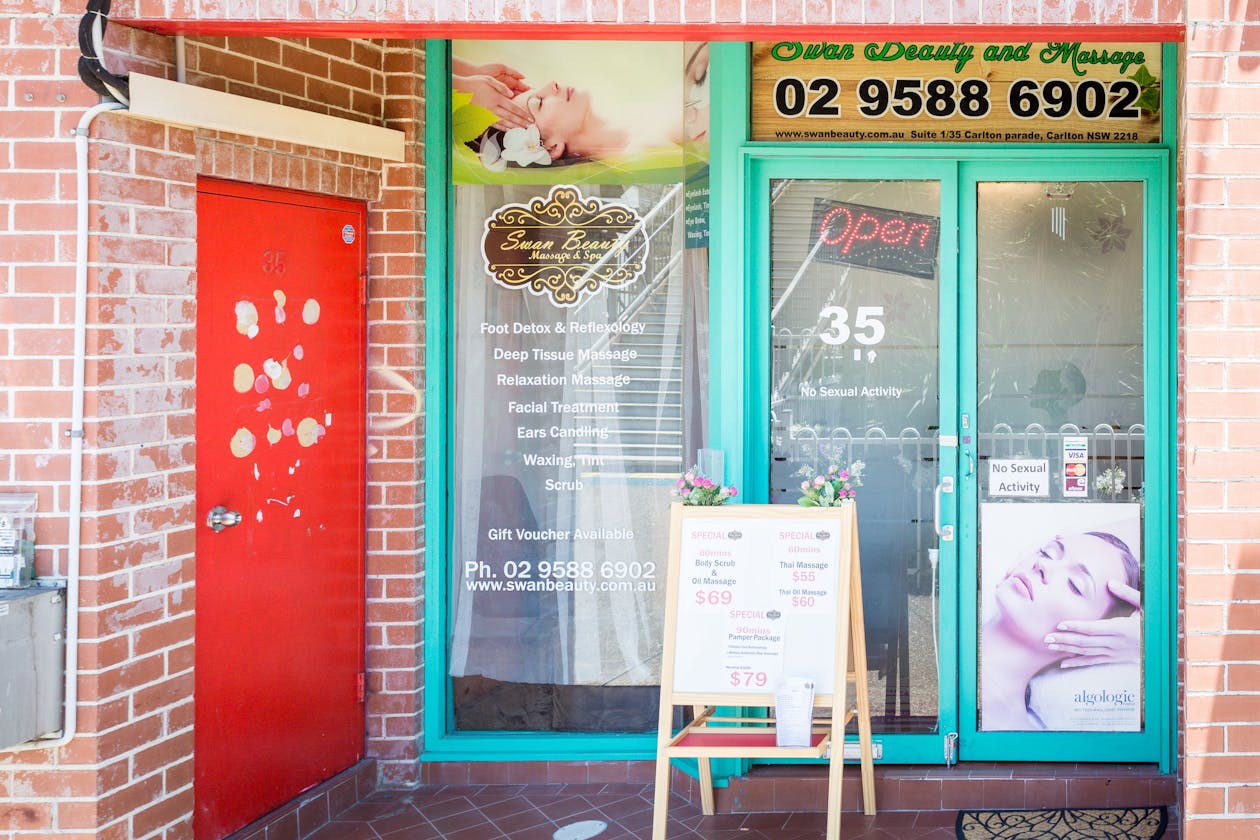 Swan Beauty Massage And Spa image 12