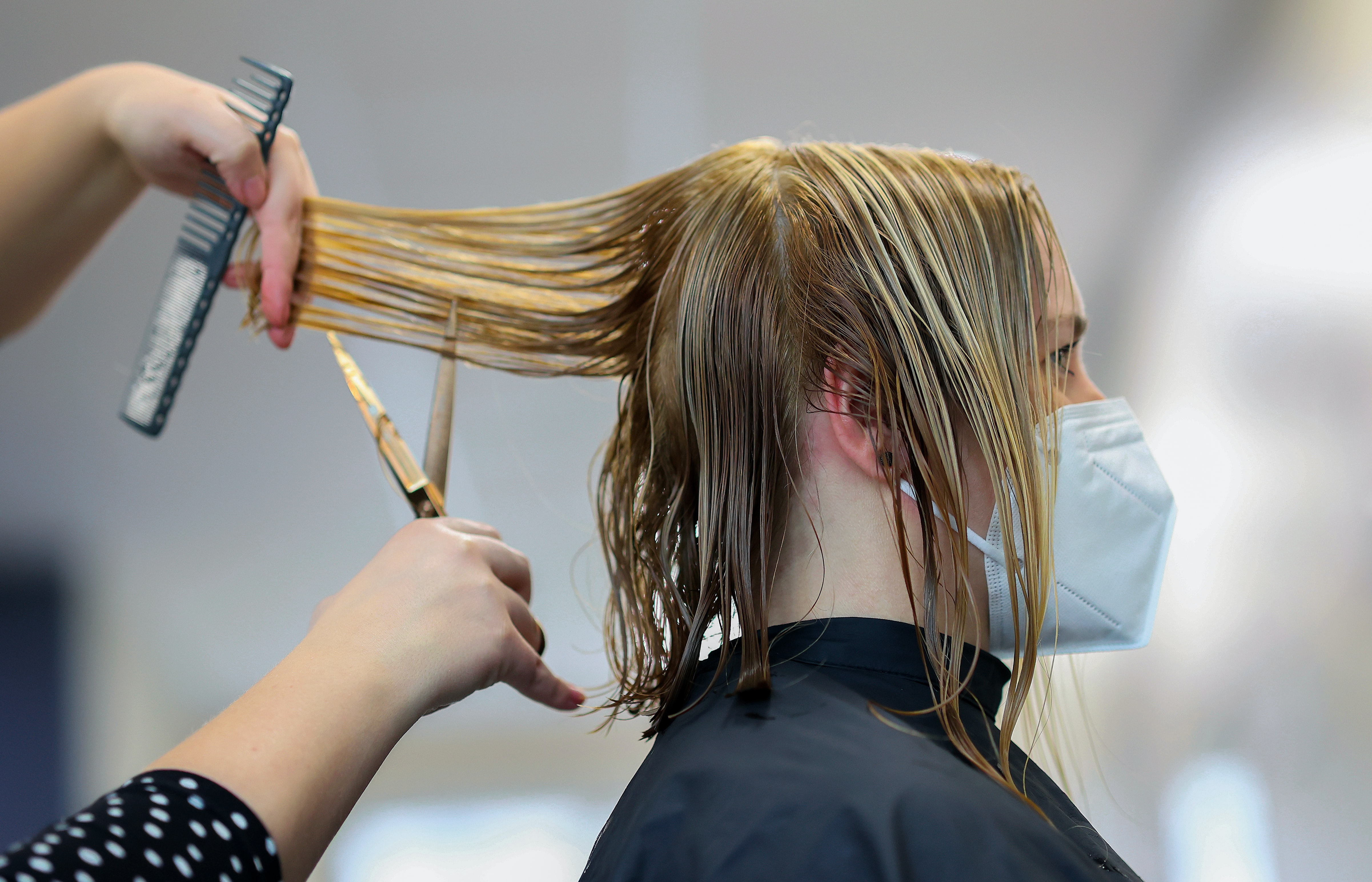 Hairdresser top blow dry