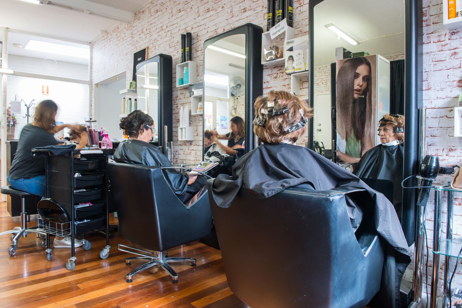 Sergio's Salon image 5