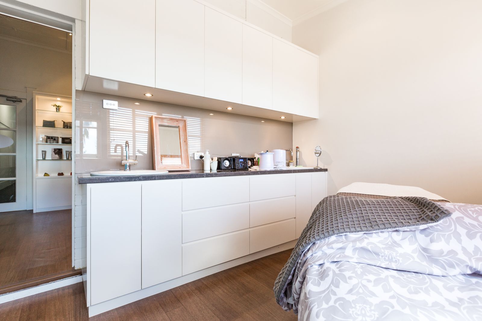 Roseville Beauty image 5