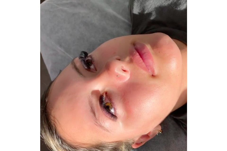 Dear Lash Babe image 9