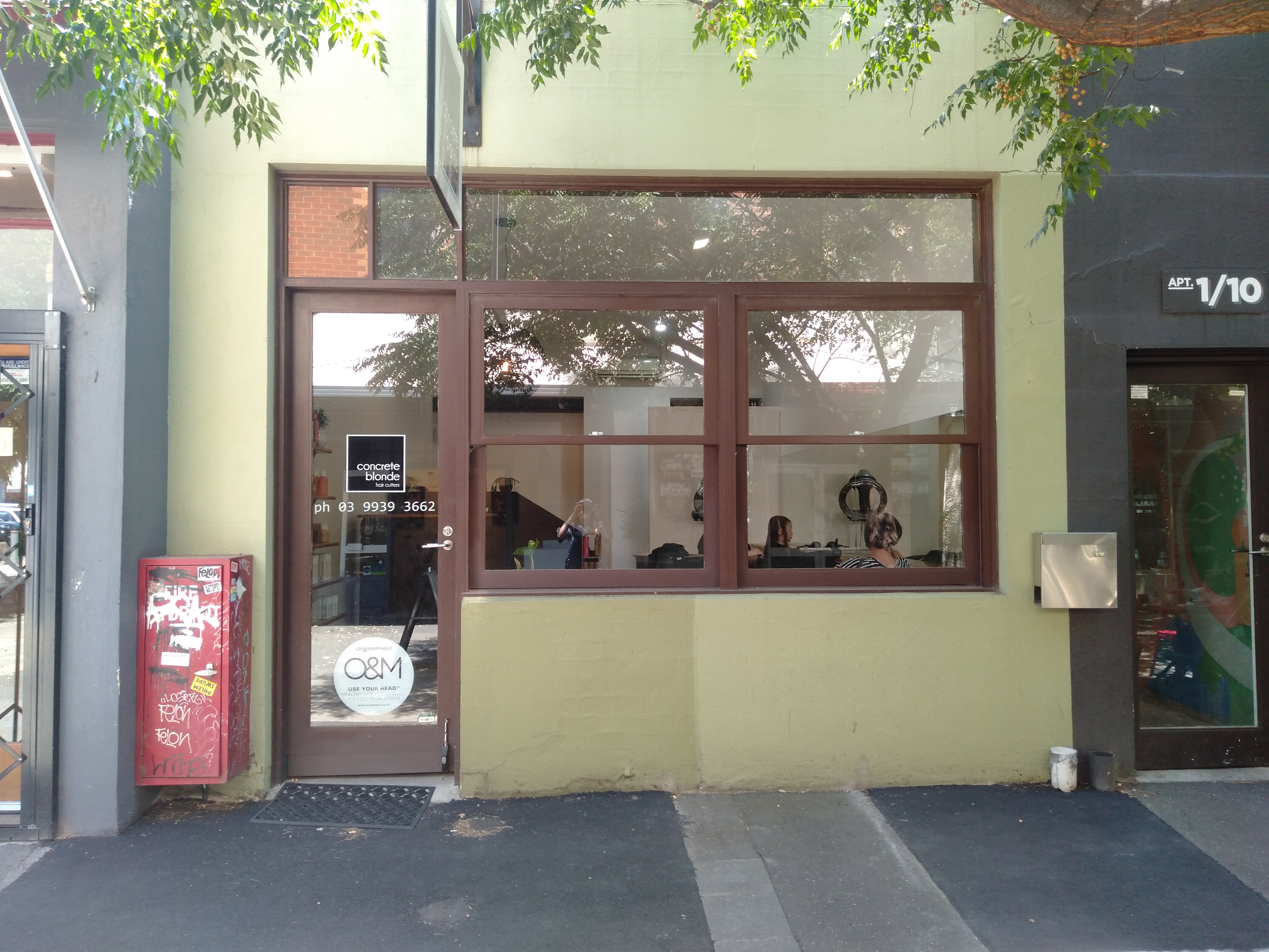 Concrete Blonde Hair Cutters image 3