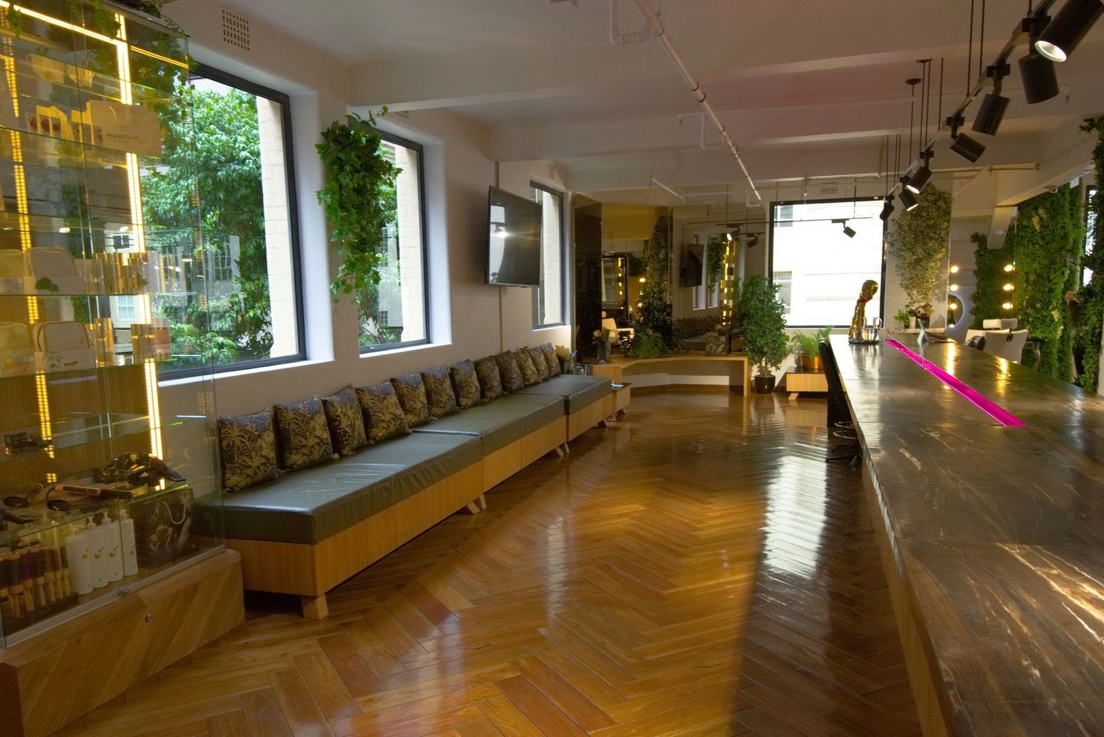 Accent Nail Bar image 6