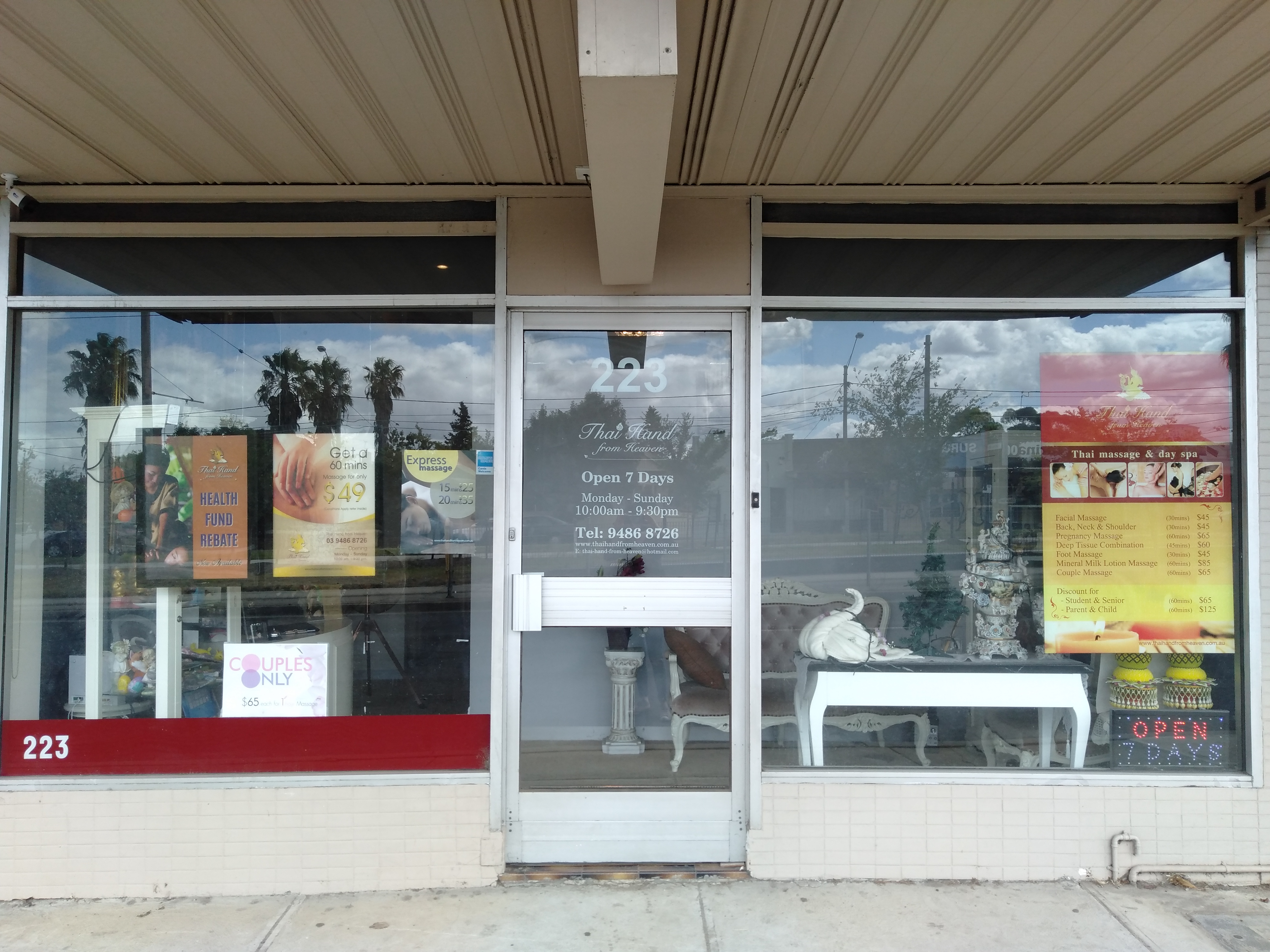 Thai Hand From Heaven - Northcote image 2