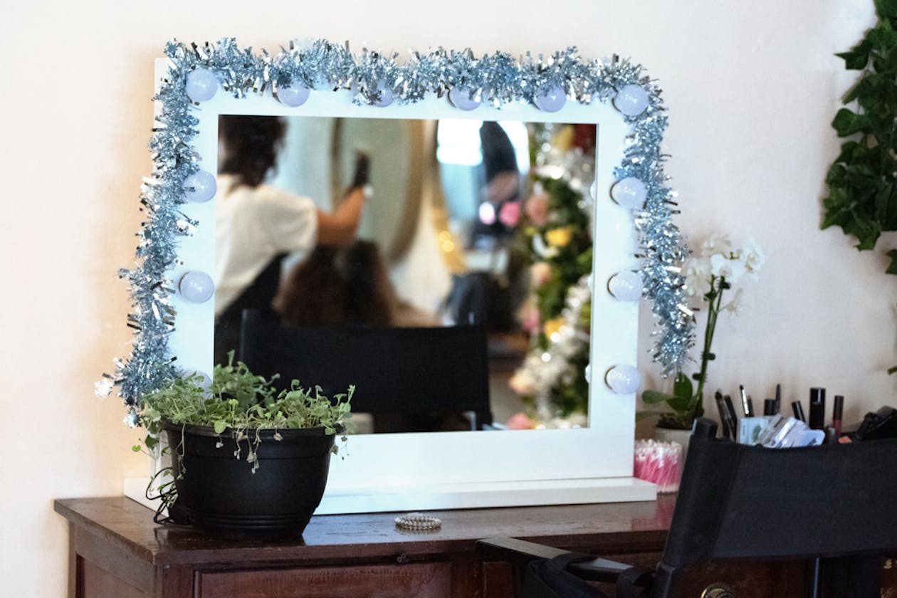 Alexa Delsa Le Petit Salon and Make up image 15