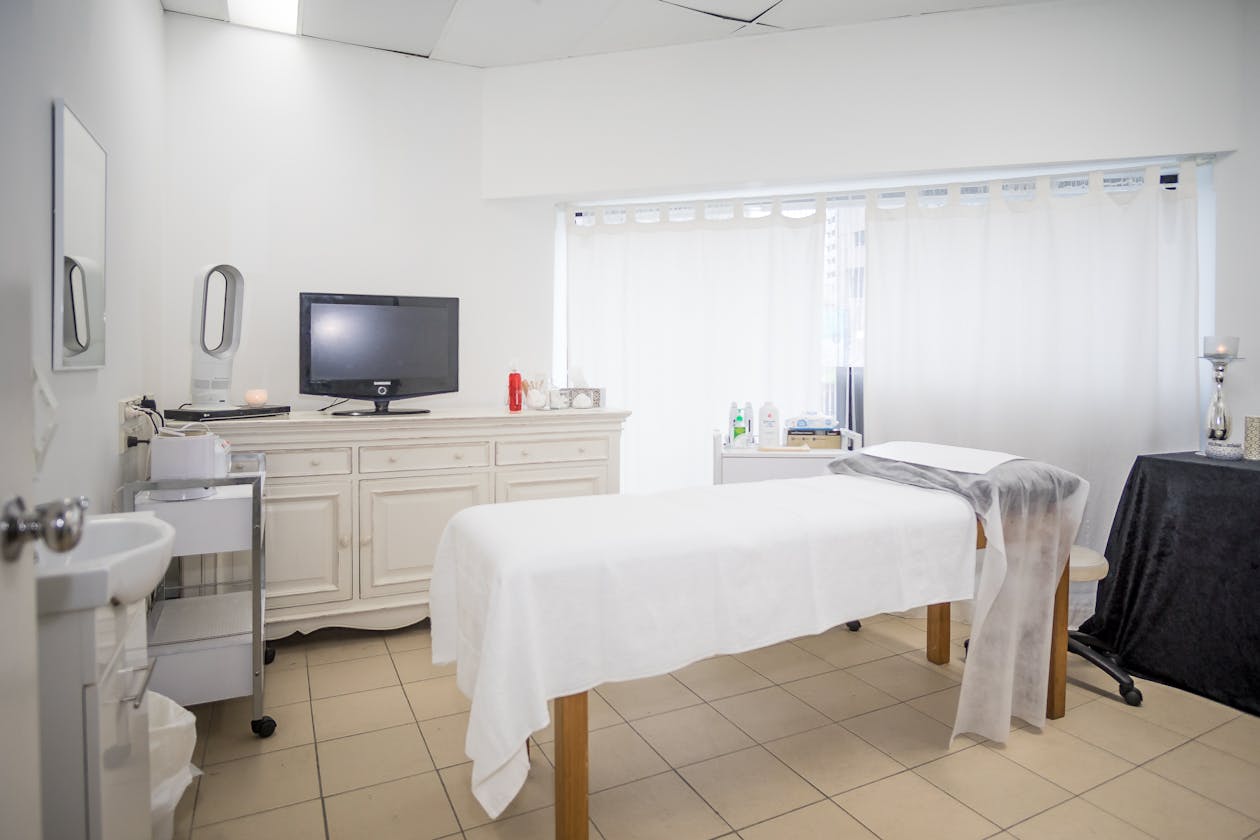 Advanced Esthetique Beauty Clinic image 3