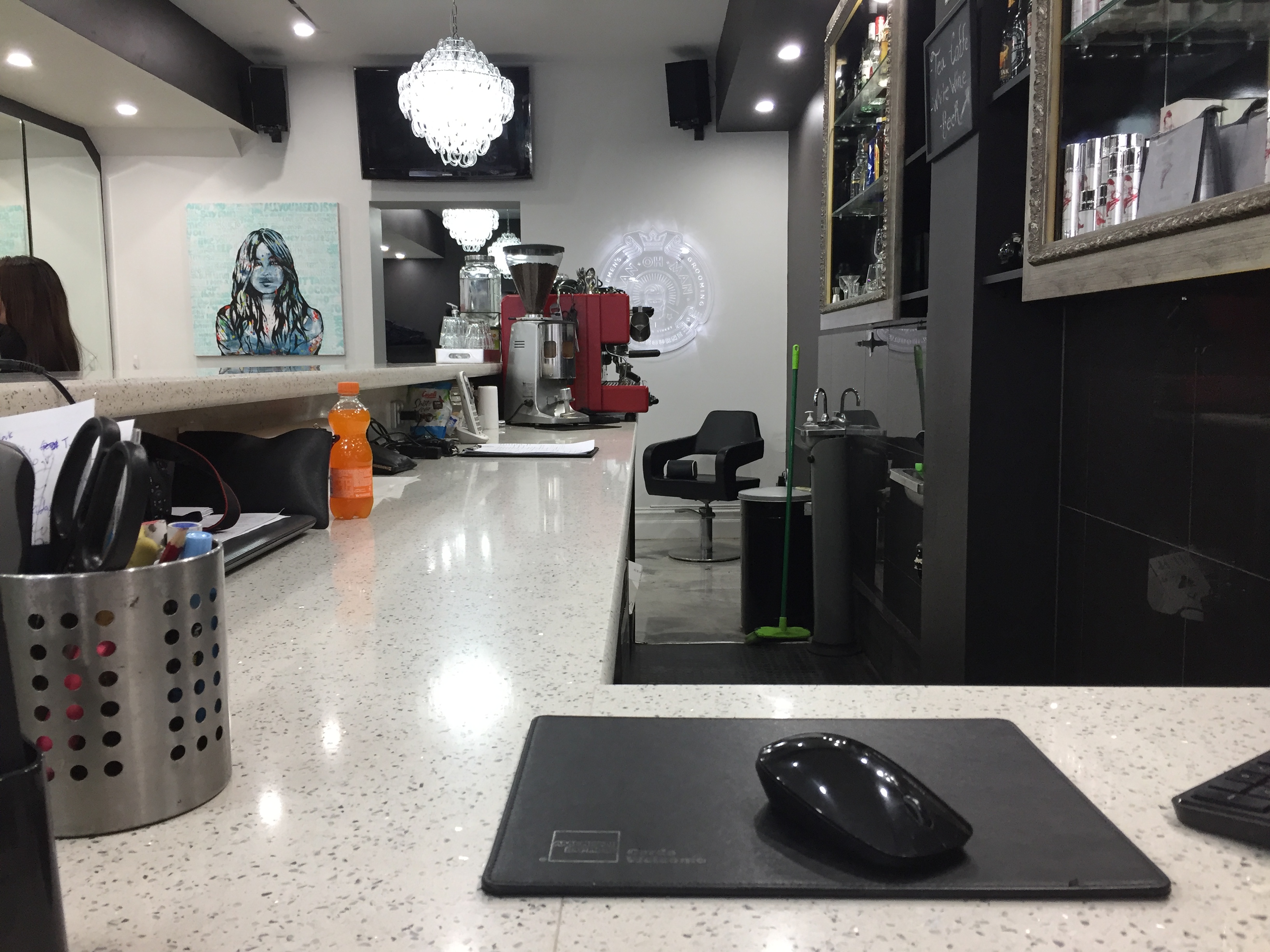 Man Oh Man - Windsor image 4