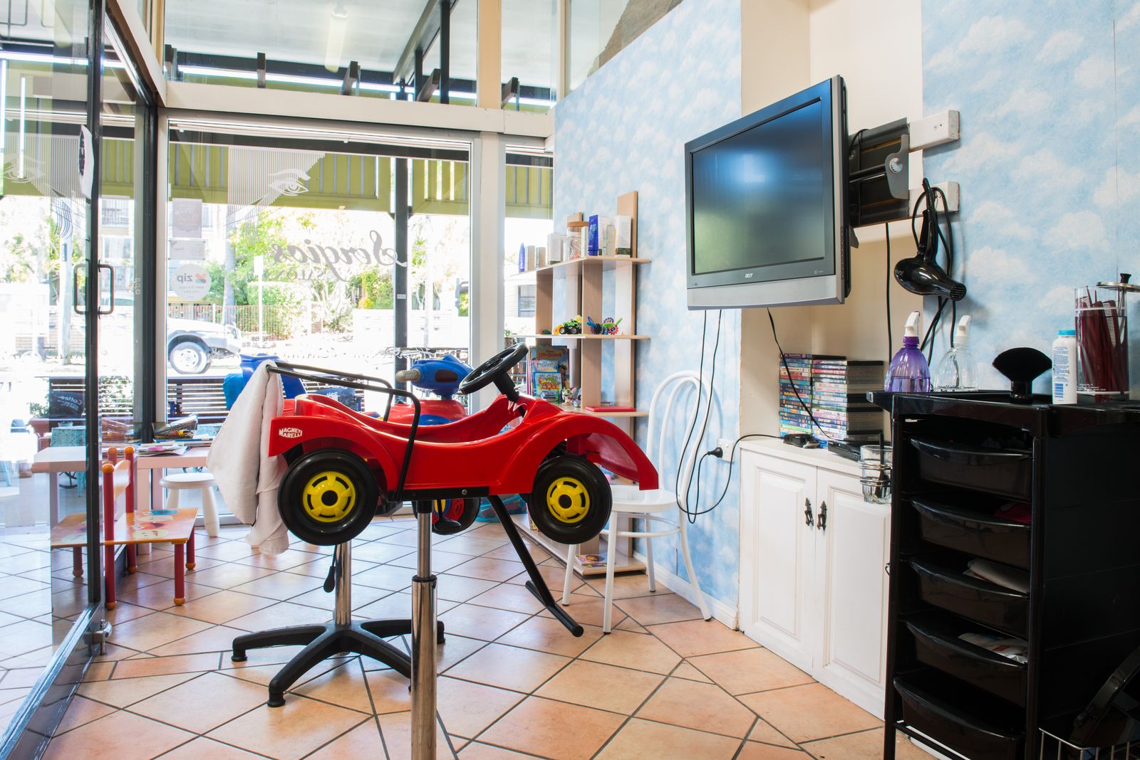 Sergio's Salon image 6