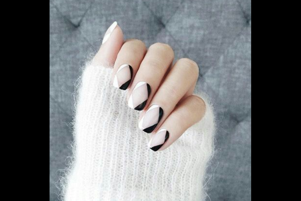 AKI's Perfect 10 Warringah Mall Brookvale Nails Manicure Bookwell