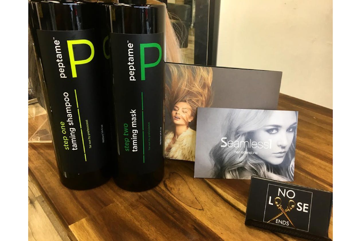 No Loose Ends Hairstyling image 9