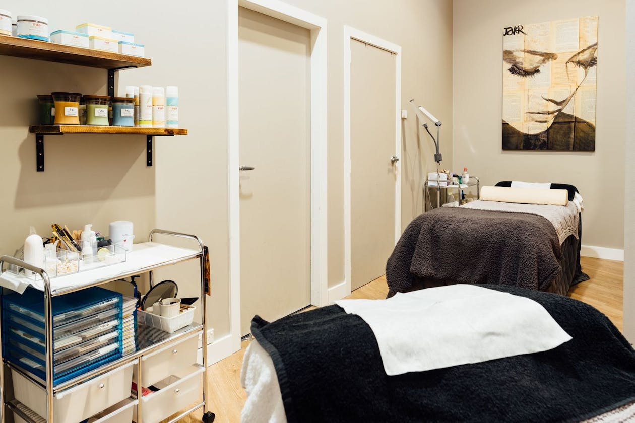 Bronze Avenue image 8