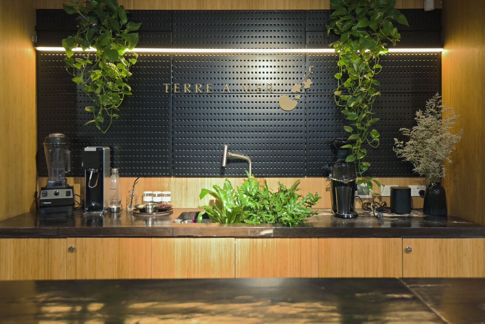 Accent Nail Bar image 13