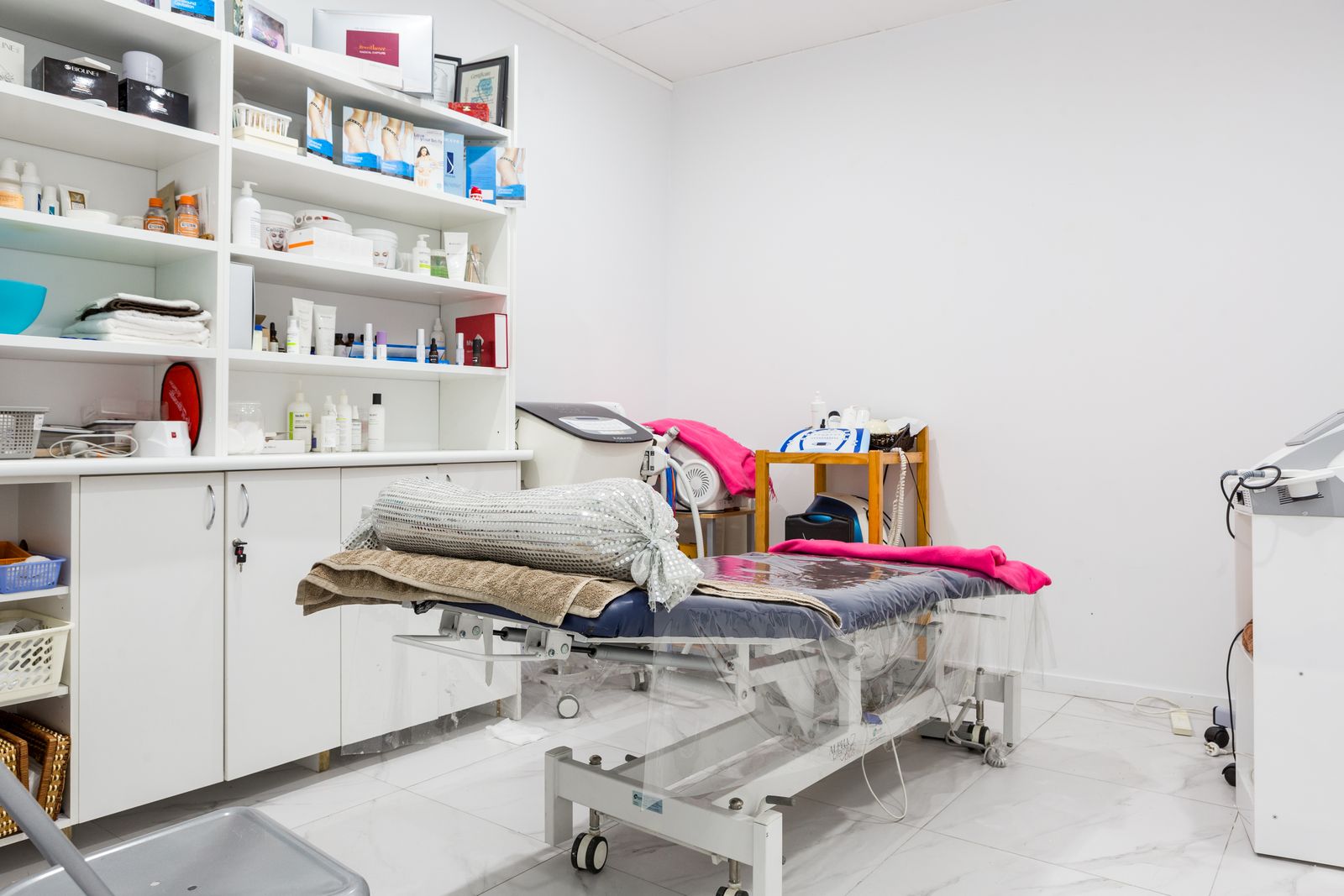 Pura Beauty Clinic image 7