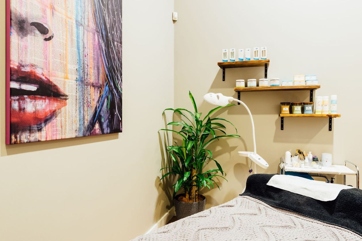 Bronze Avenue image 2