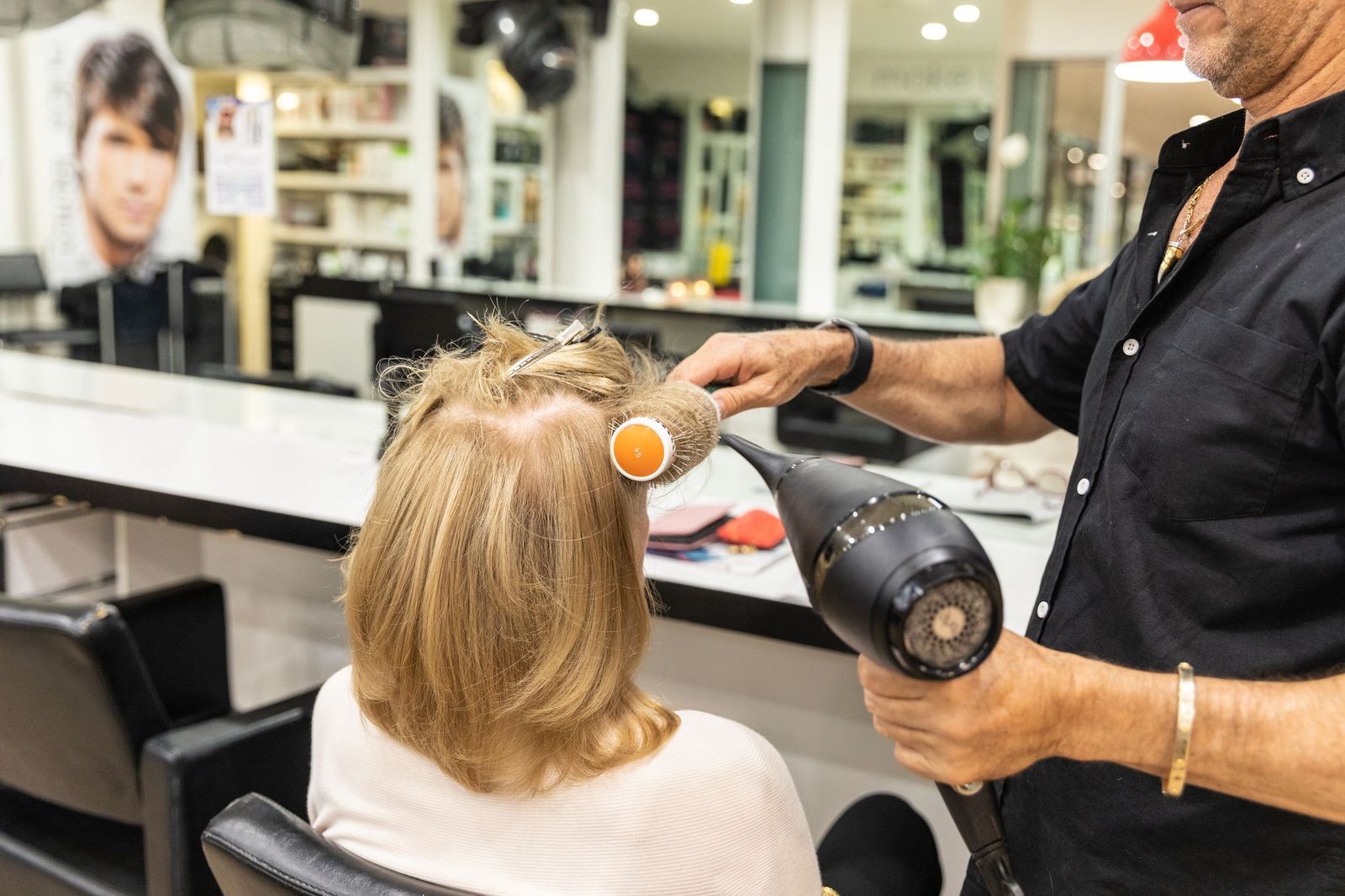 Rafael Salon image 16