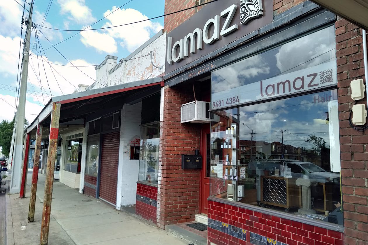 Lamaz Hairdressers image 2