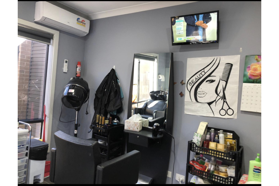 Diya Hair & Beauty Salon image 3
