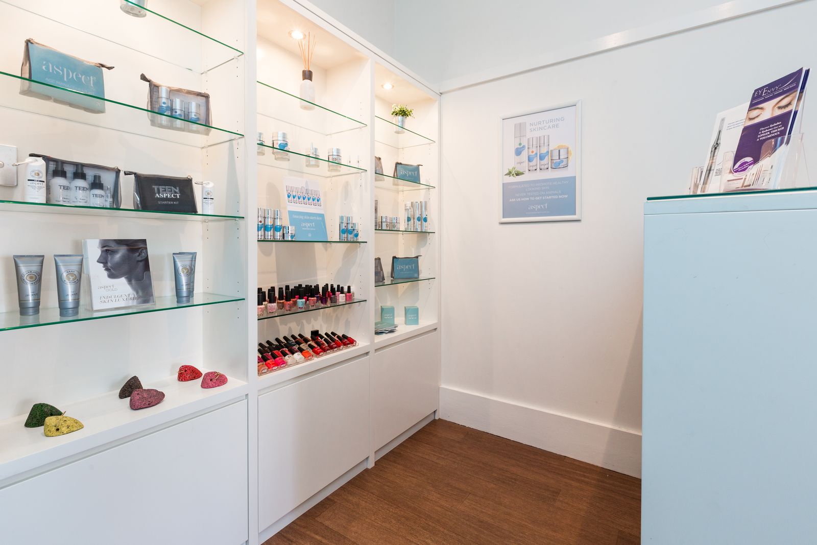 Roseville Beauty image 2