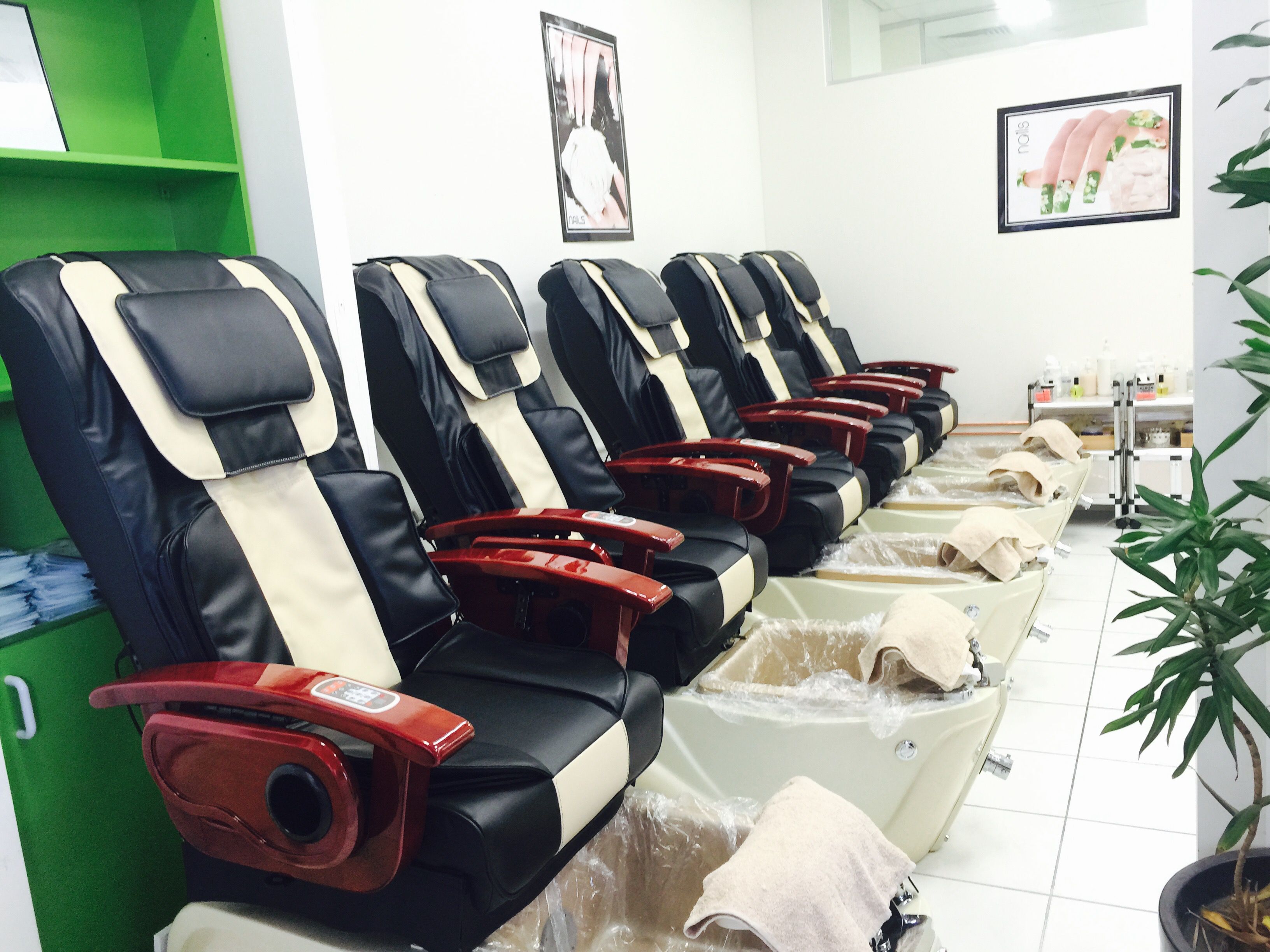 Luxy Nails & Beauty image 2