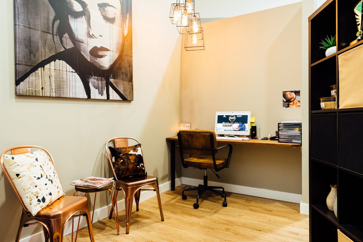 Bronze Avenue image 4