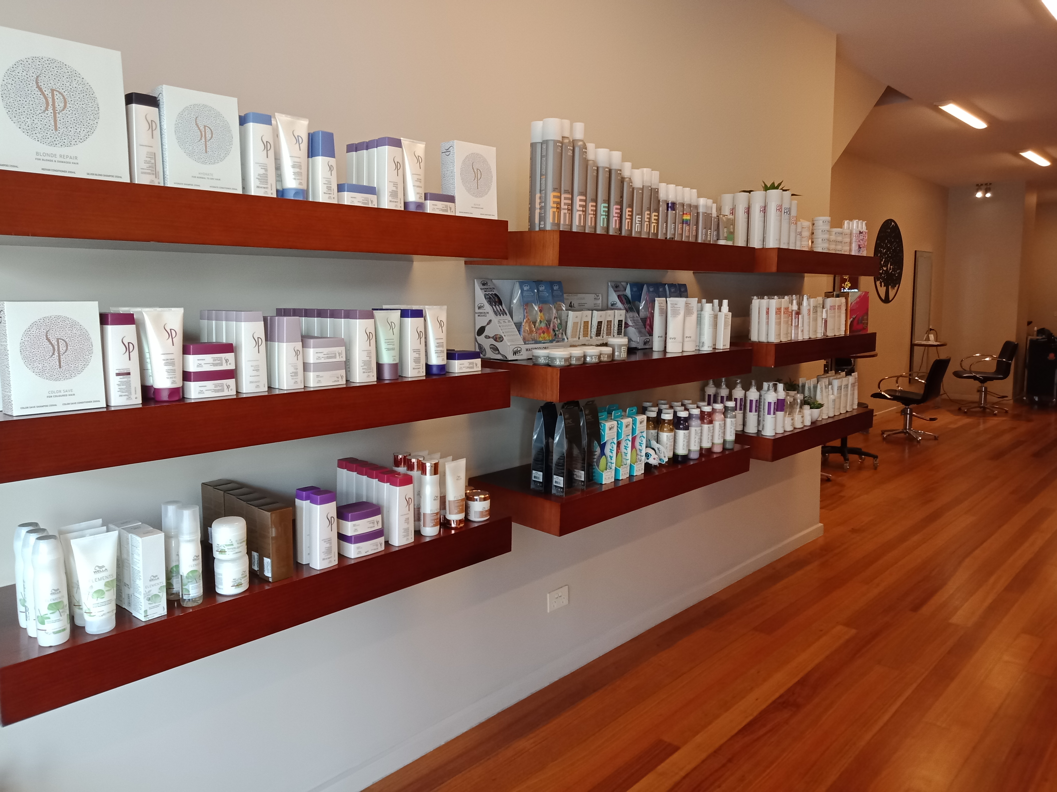 Menuki Hairdressing image 4