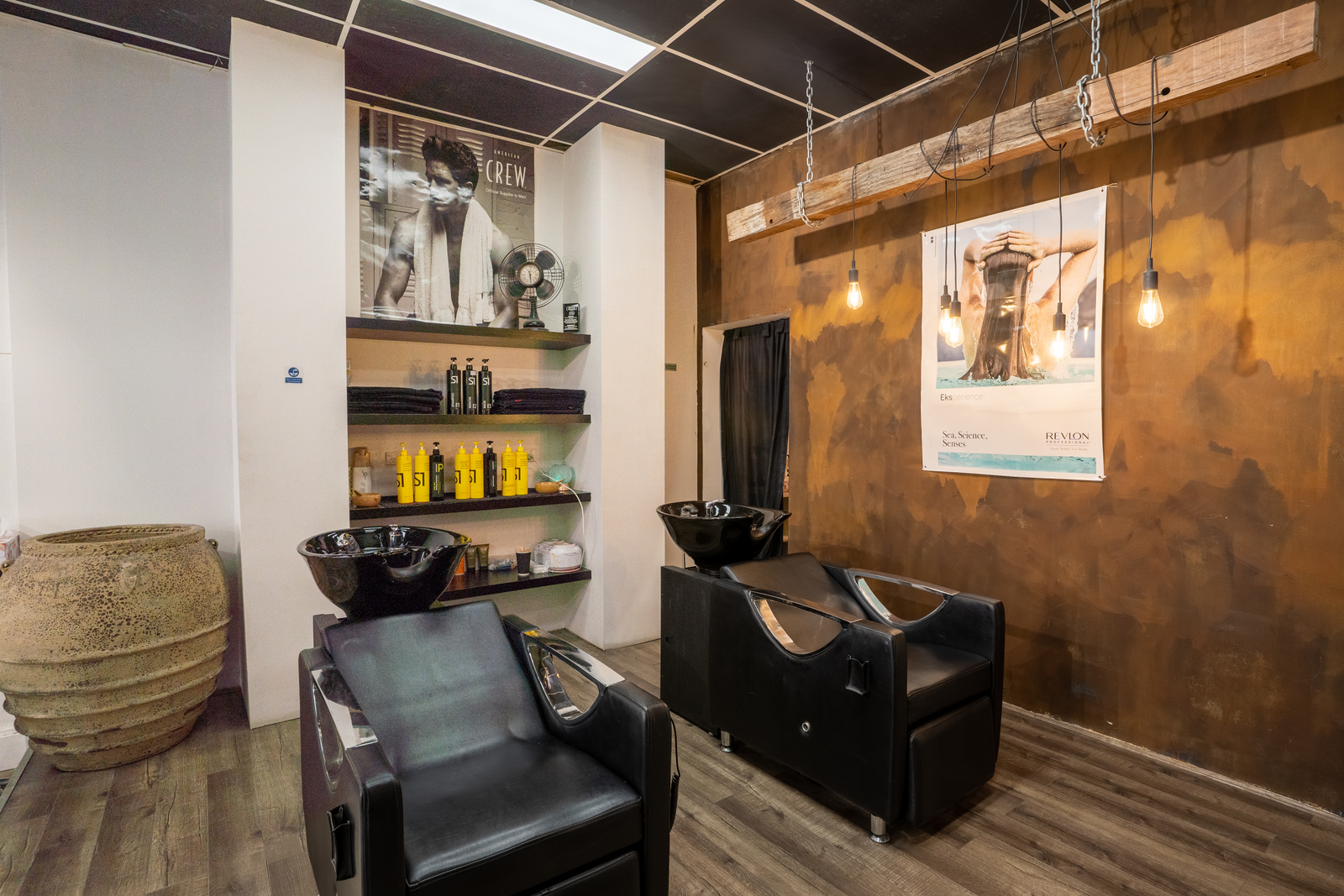 No Loose Ends Hairstyling image 4