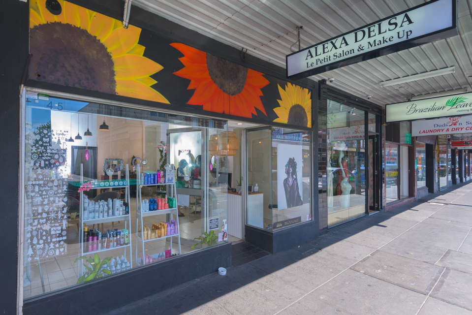 Alexa Delsa Le Petit Salon and Make up image 28