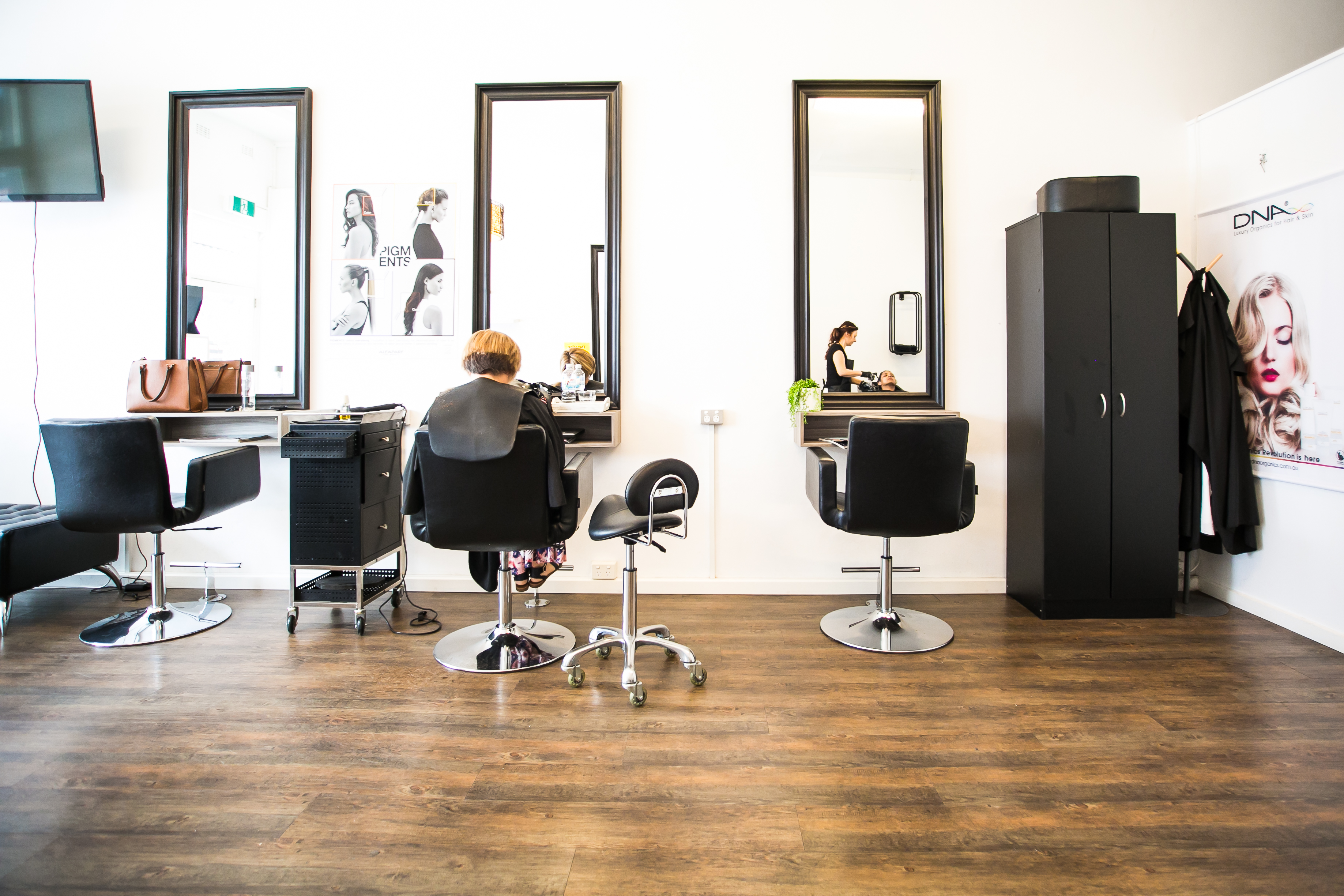 Luxuria Salon image 3