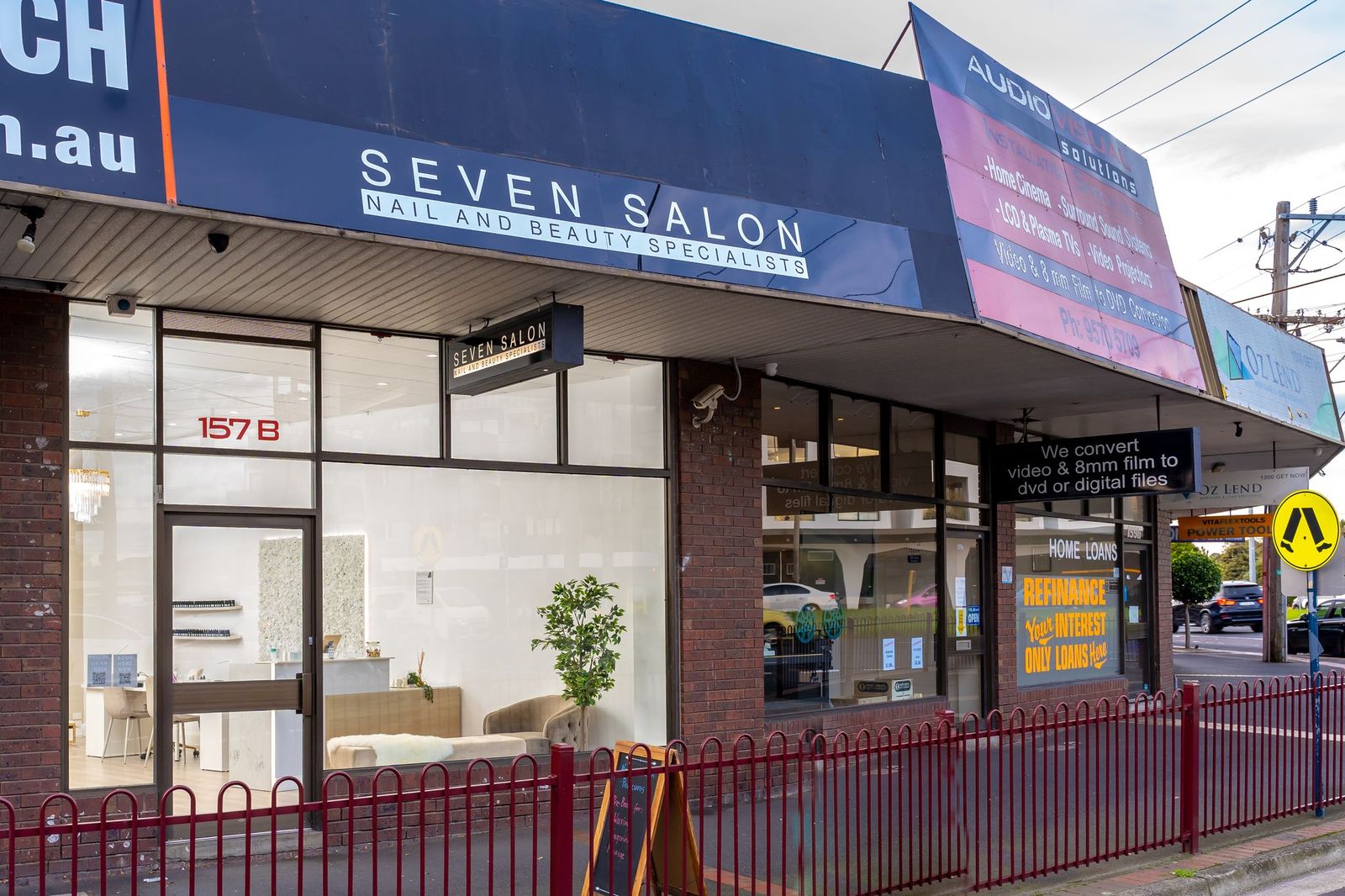 Seven Salon image 24