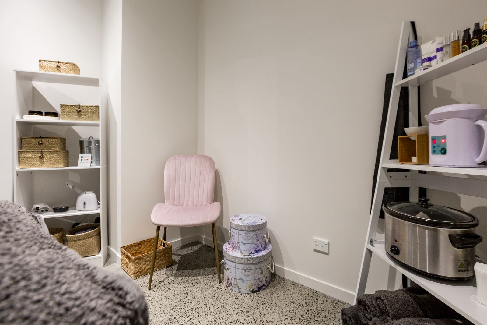 Gloria Facials, Massage & Waxing image 14