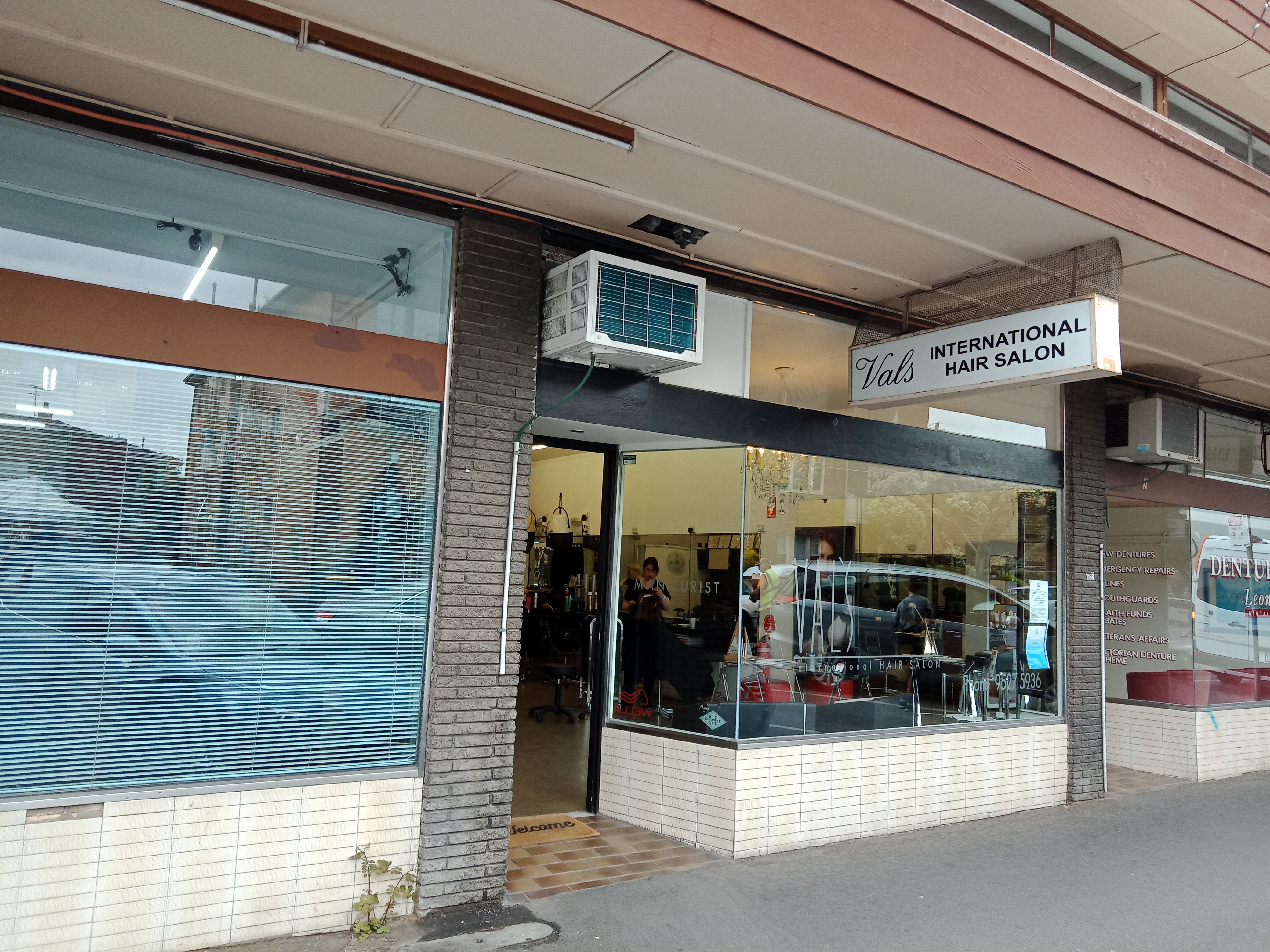 Val's International Hair Salon image 4