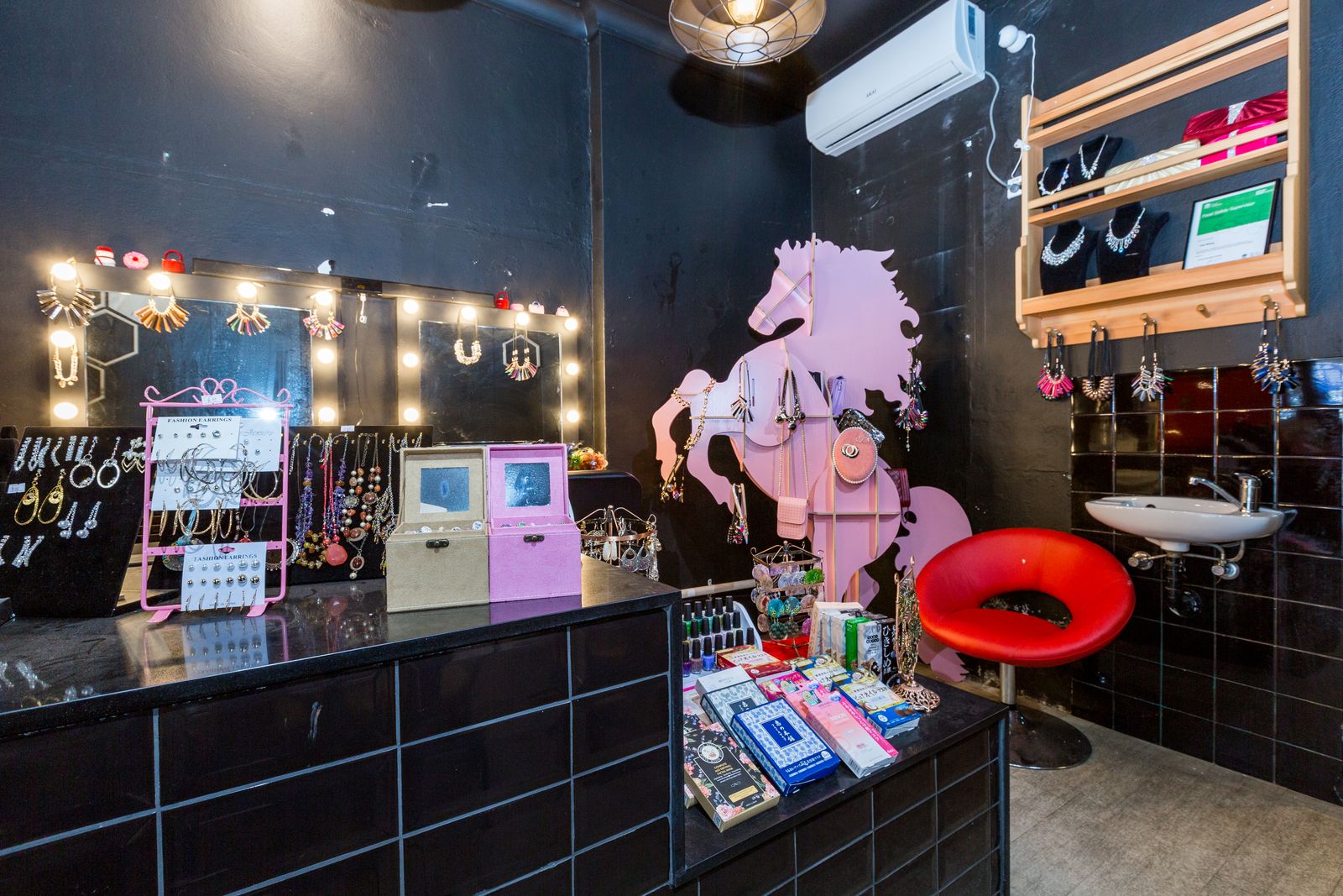 Mimi Nail - Newtown image 7