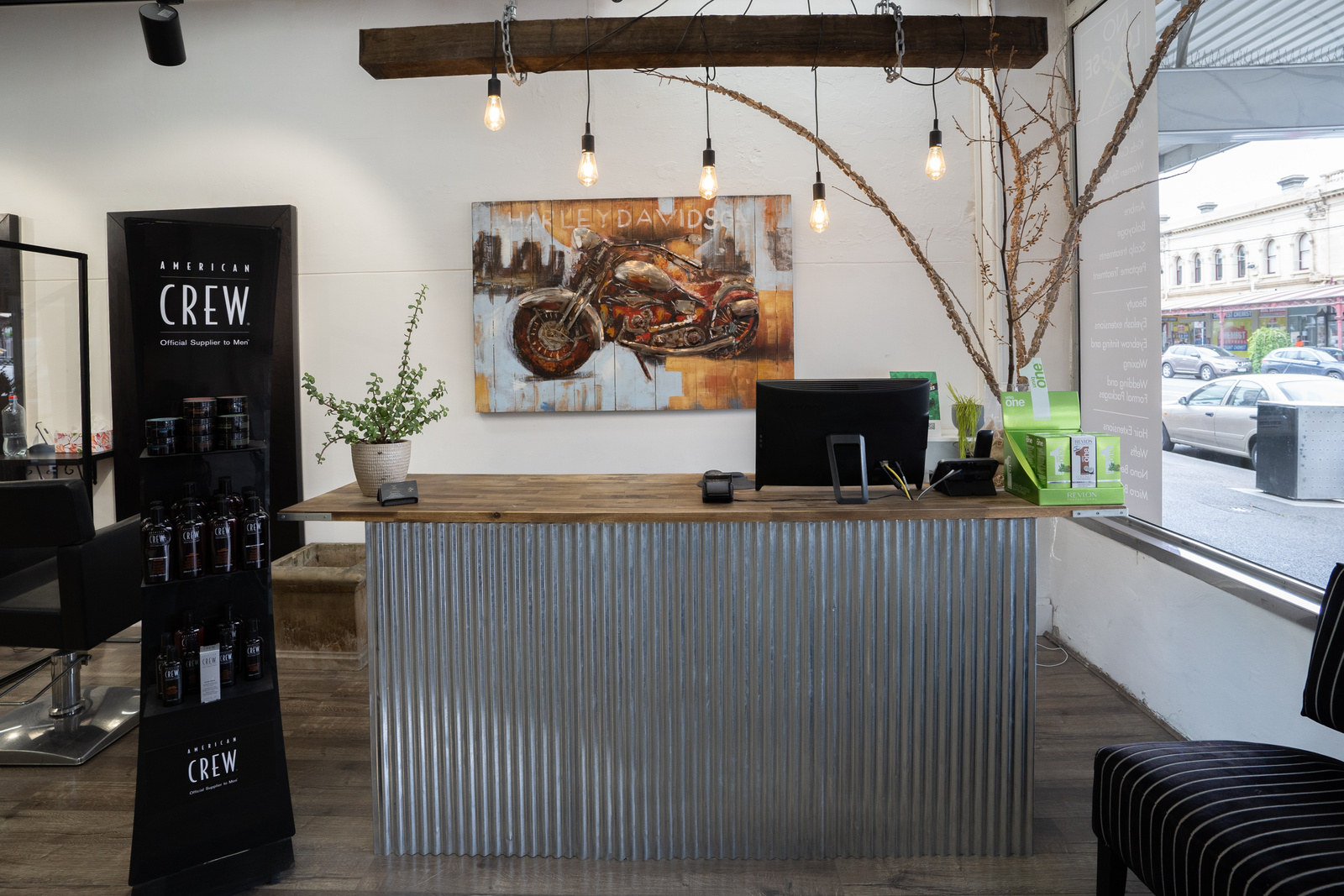 No Loose Ends Hairstyling image 6