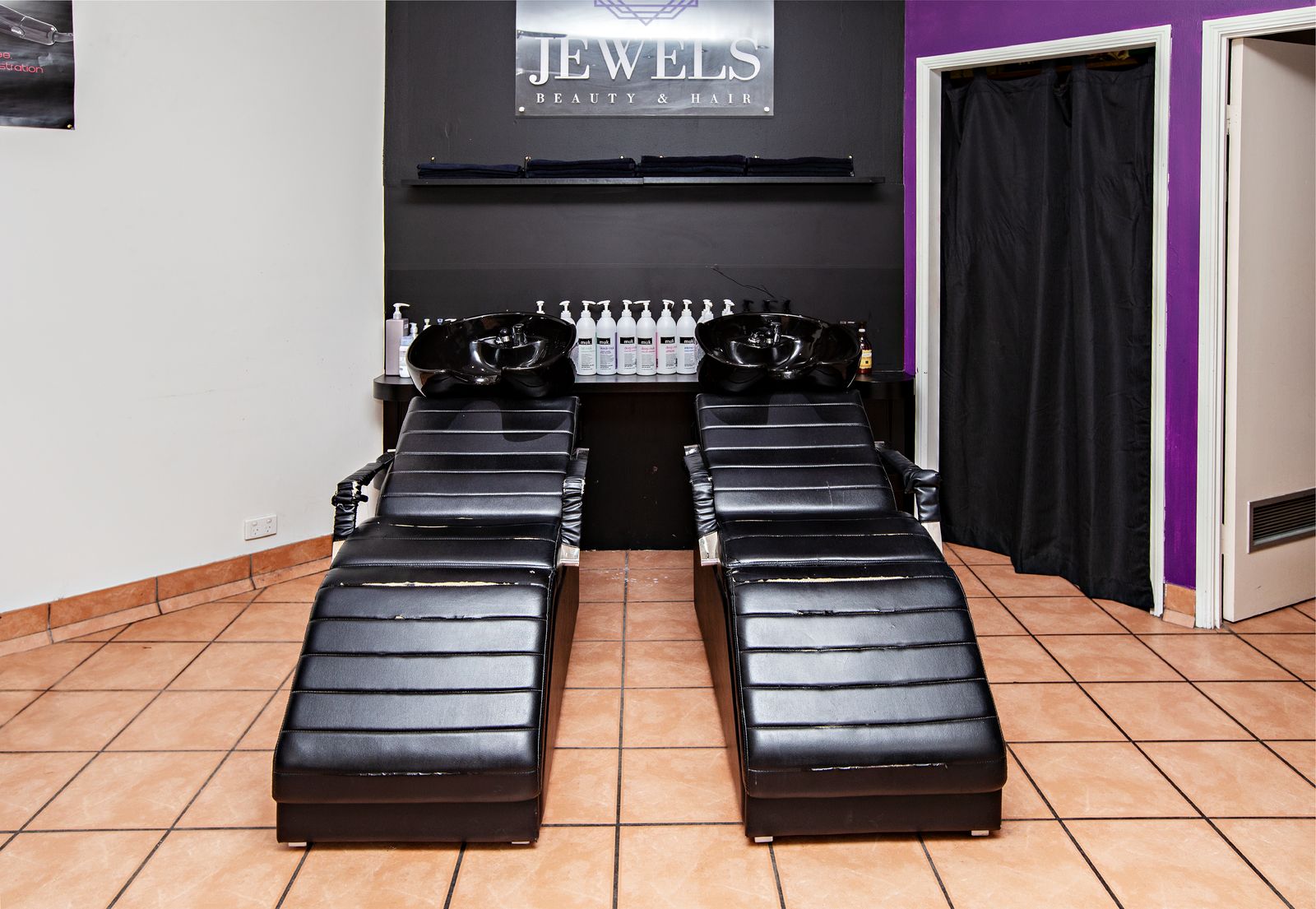 Jewels Beauty & Hair Oxenford Haircut and Hairdressing Hair